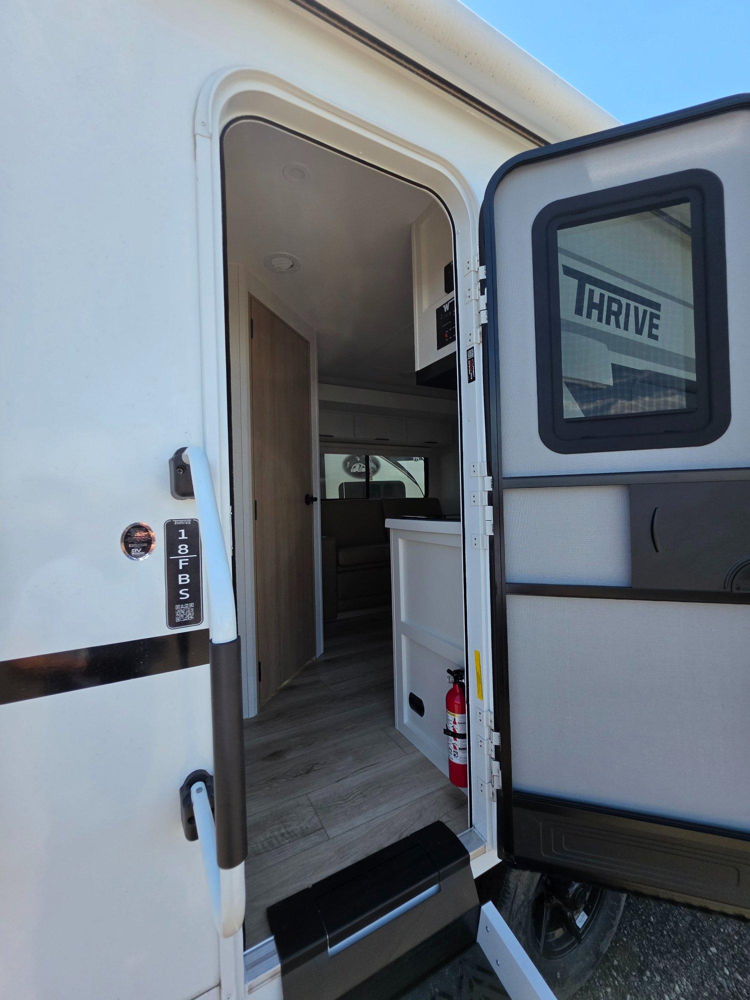 2026 Winnebago 2026 Winnebago Thrive - thumbnail 11