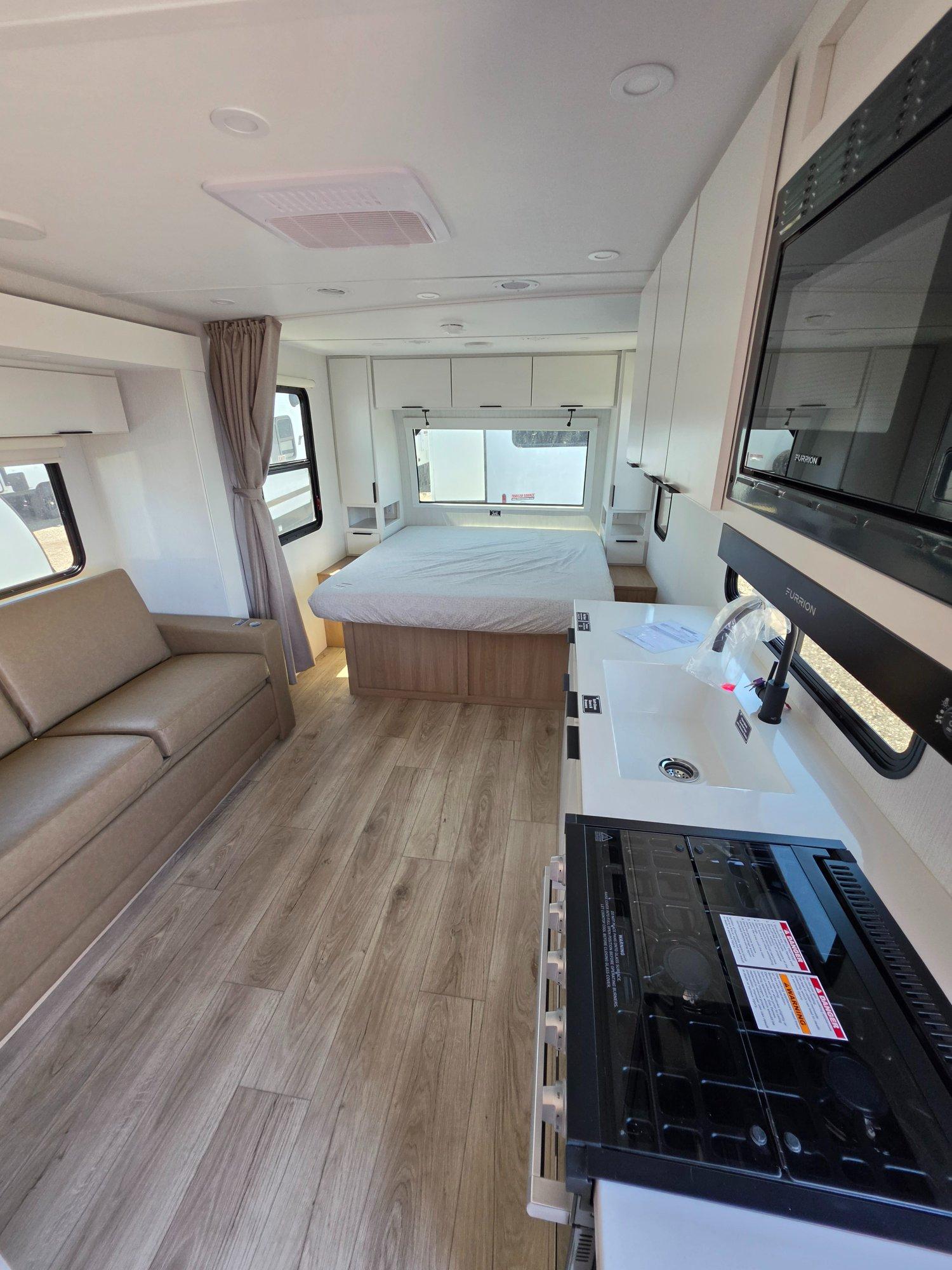 2026 Winnebago 2026 Winnebago Thrive - thumbnail 13