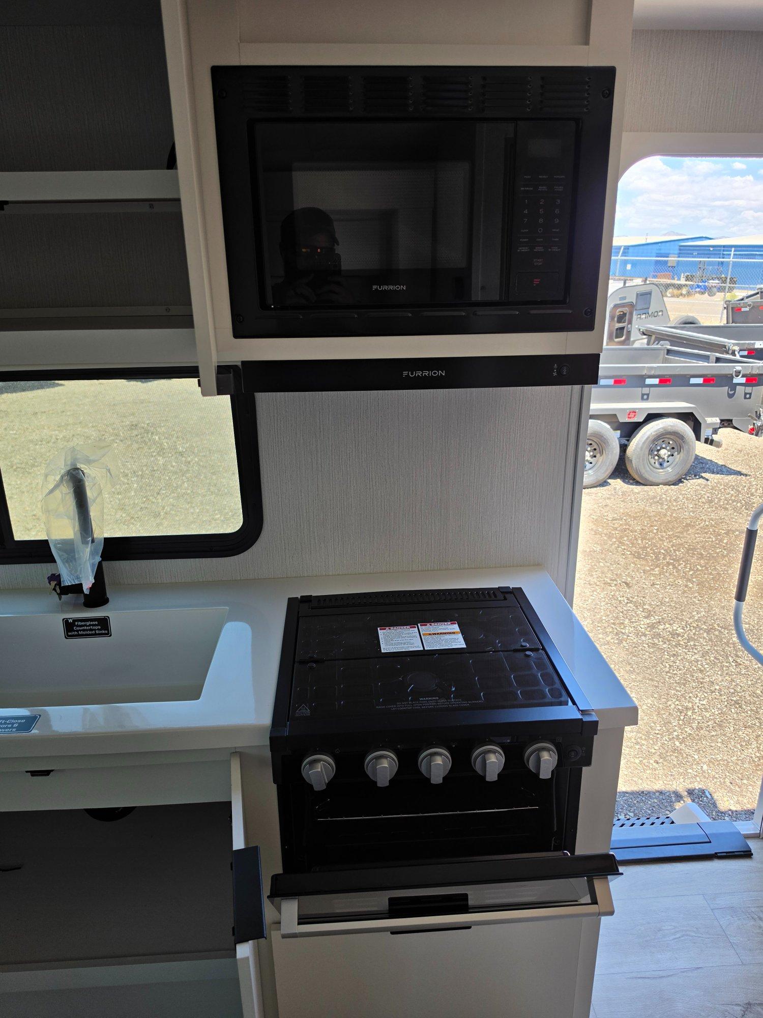 2026 Winnebago 2026 Winnebago Thrive - thumbnail 16