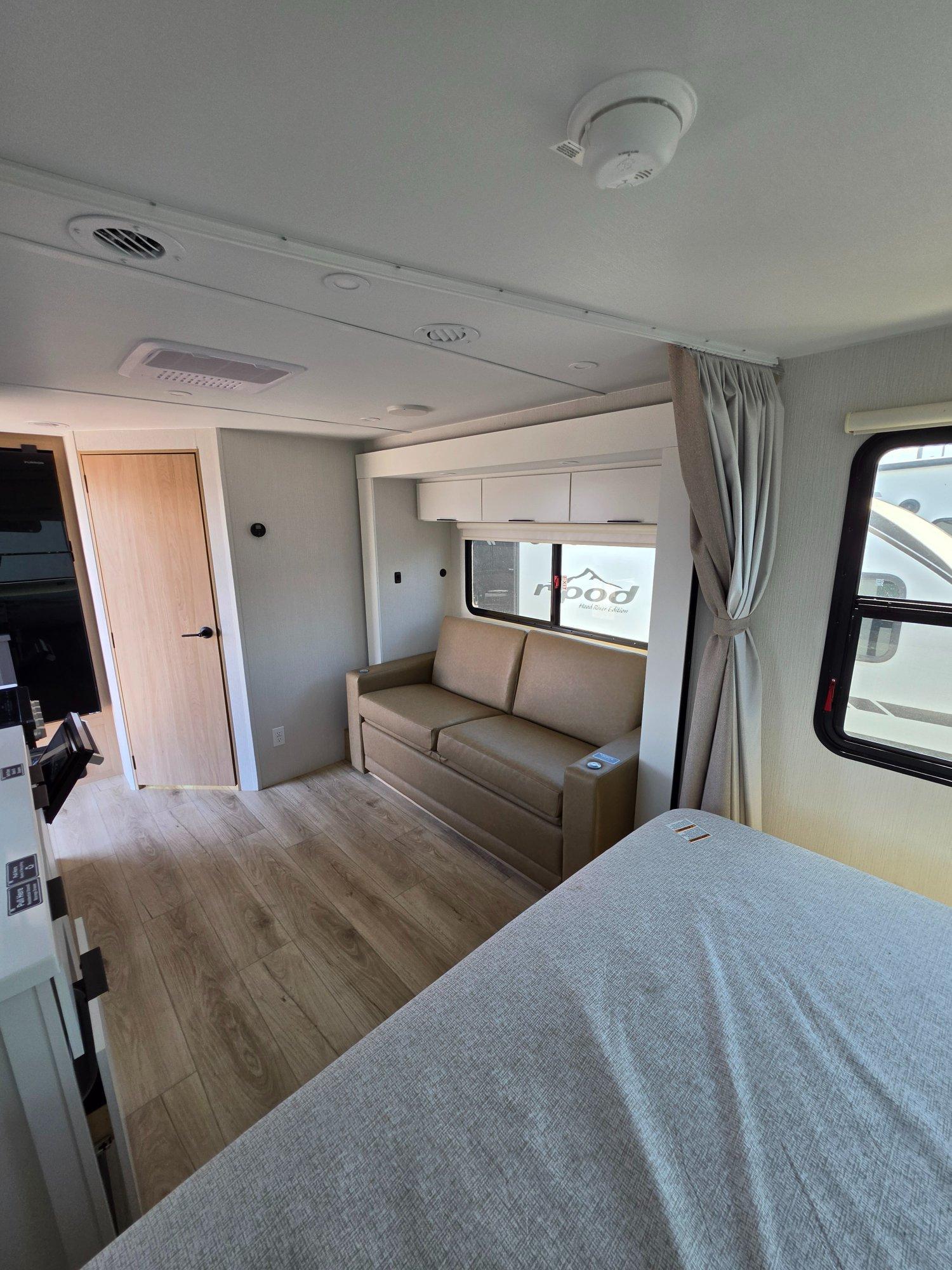 2026 Winnebago 2026 Winnebago Thrive - thumbnail 21