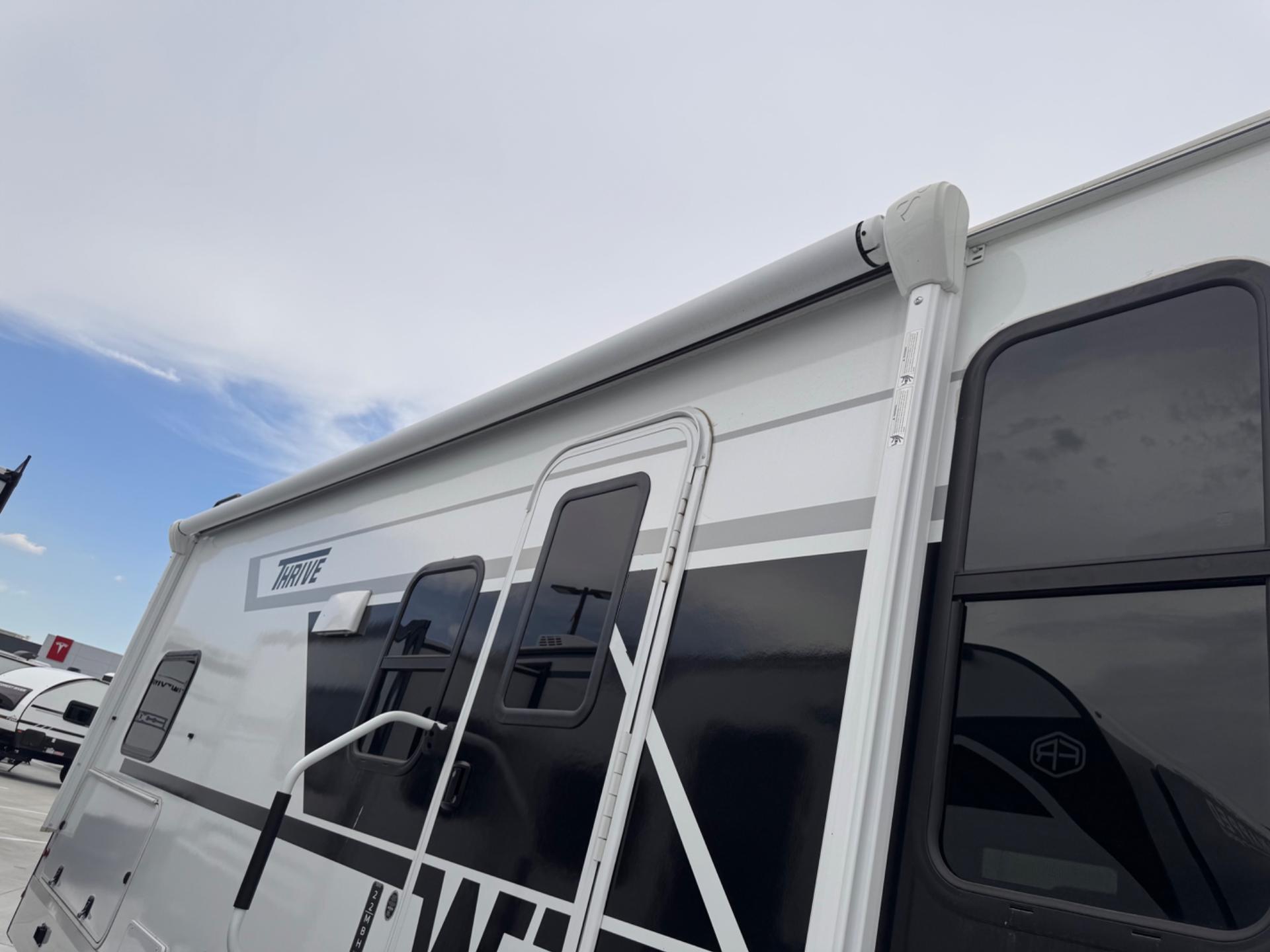 2026 Winnebago 2026 Winnebago Thrive - thumbnail 5