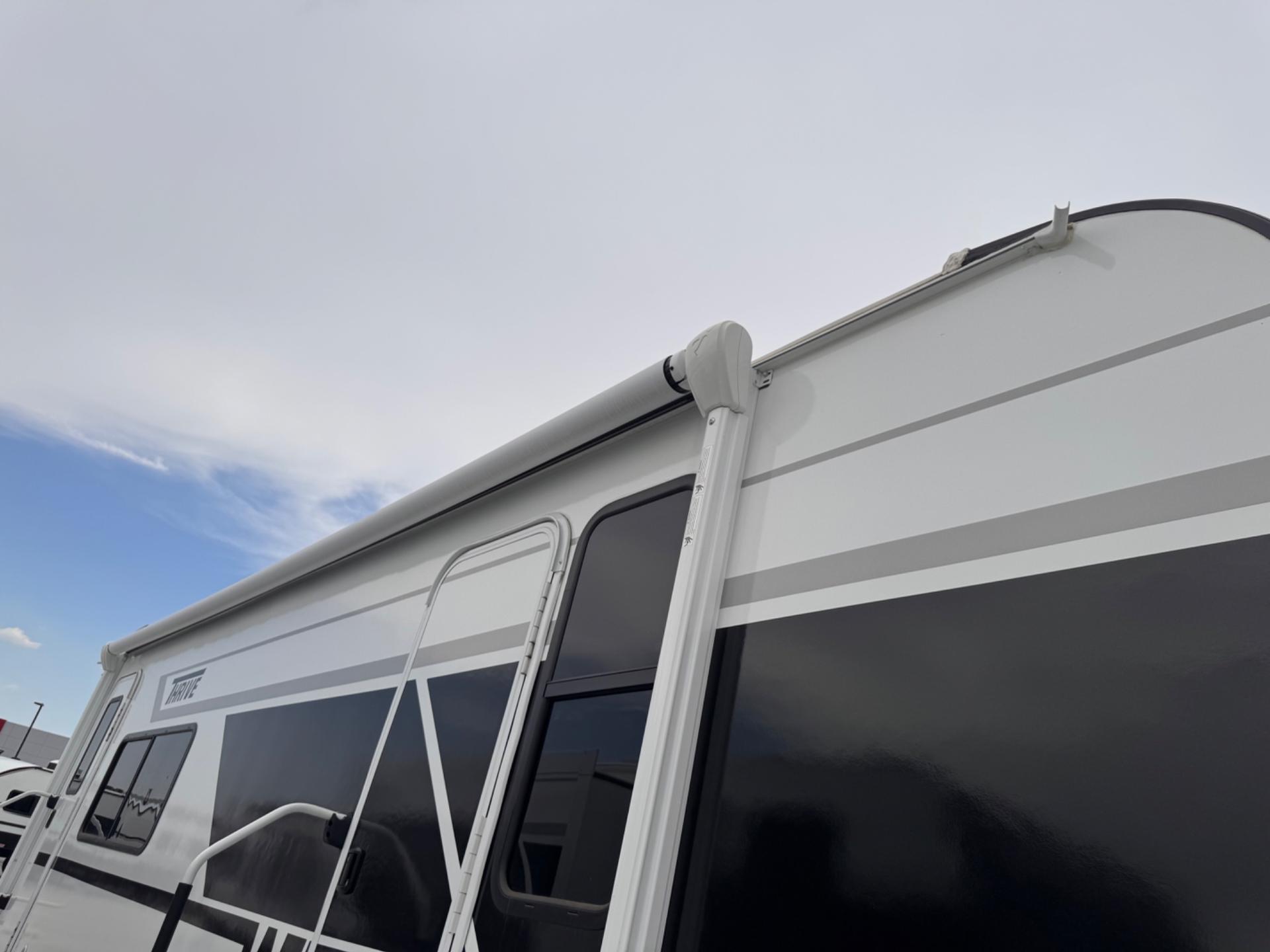 2026 Winnebago 2026 Winnebago Thrive - thumbnail 5
