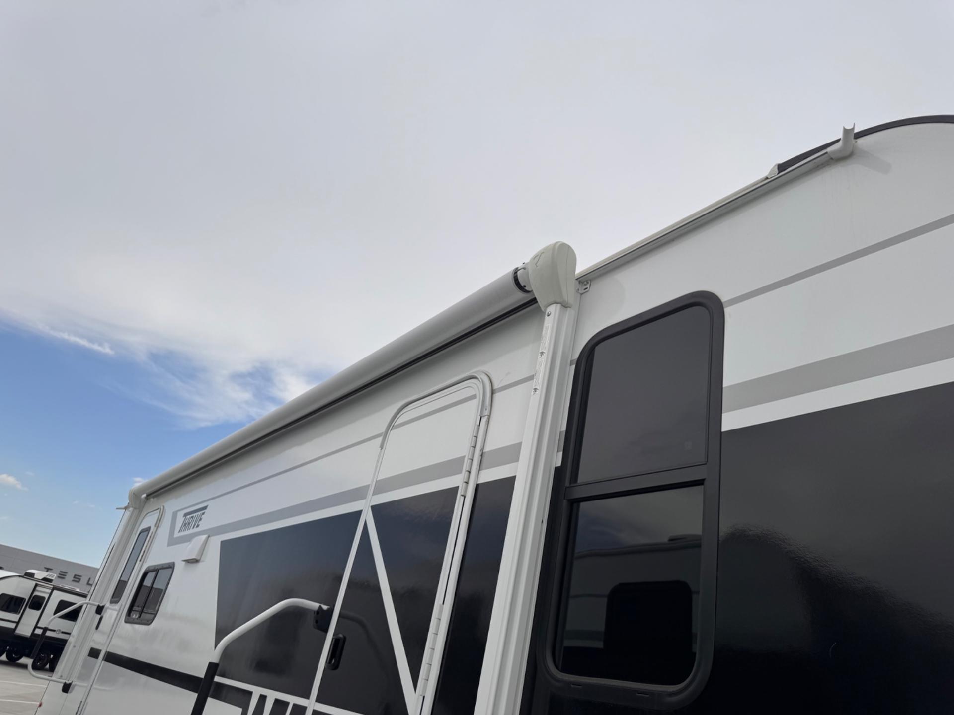 2026 Winnebago 2026 Winnebago Thrive - thumbnail 4