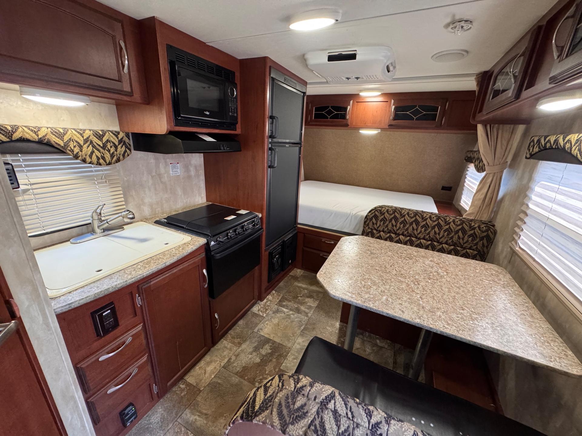 2016 Winnebago 2016 Winnebago Minnie - thumbnail 6