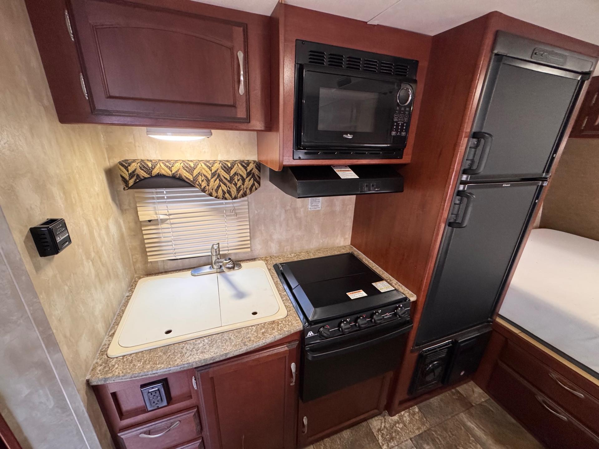 2016 Winnebago 2016 Winnebago Minnie - thumbnail 9