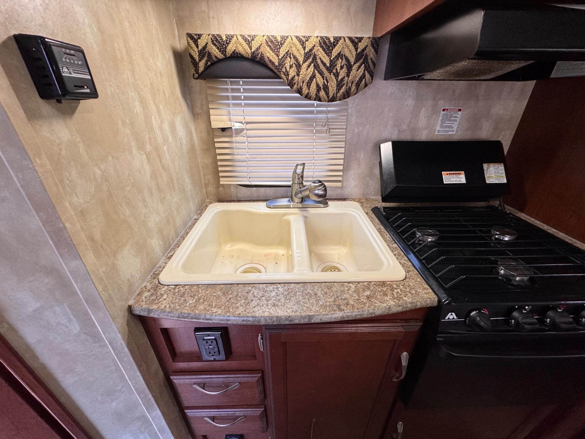 2016 Winnebago 2016 Winnebago Minnie - thumbnail 13