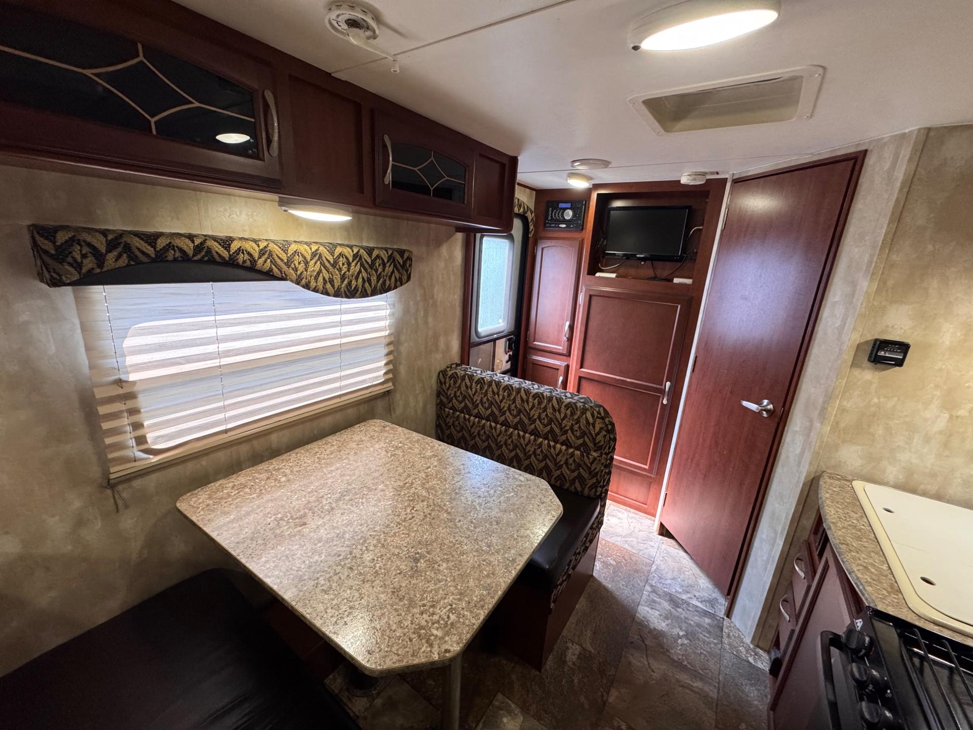2016 Winnebago 2016 Winnebago Minnie - thumbnail 14