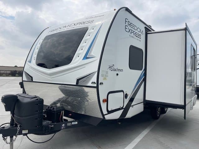 2021 Coachmen 2021 Coachmen Freedom Express - thumbnail 3