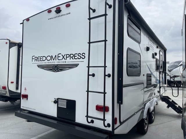 2021 Coachmen 2021 Coachmen Freedom Express - thumbnail 4