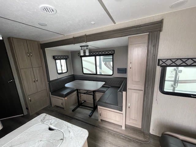 2021 Coachmen 2021 Coachmen Freedom Express - thumbnail 7