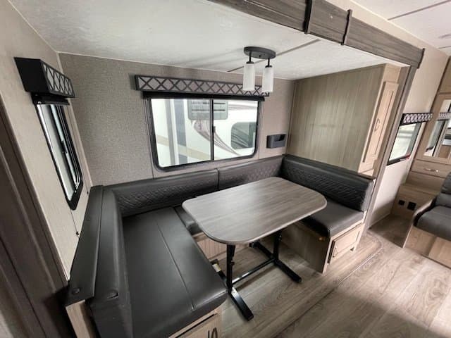2021 Coachmen 2021 Coachmen Freedom Express - thumbnail 10