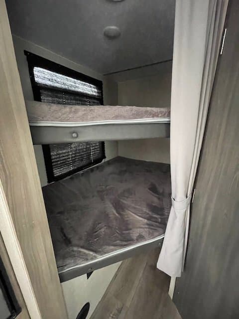 2021 Coachmen 2021 Coachmen Freedom Express - thumbnail 11