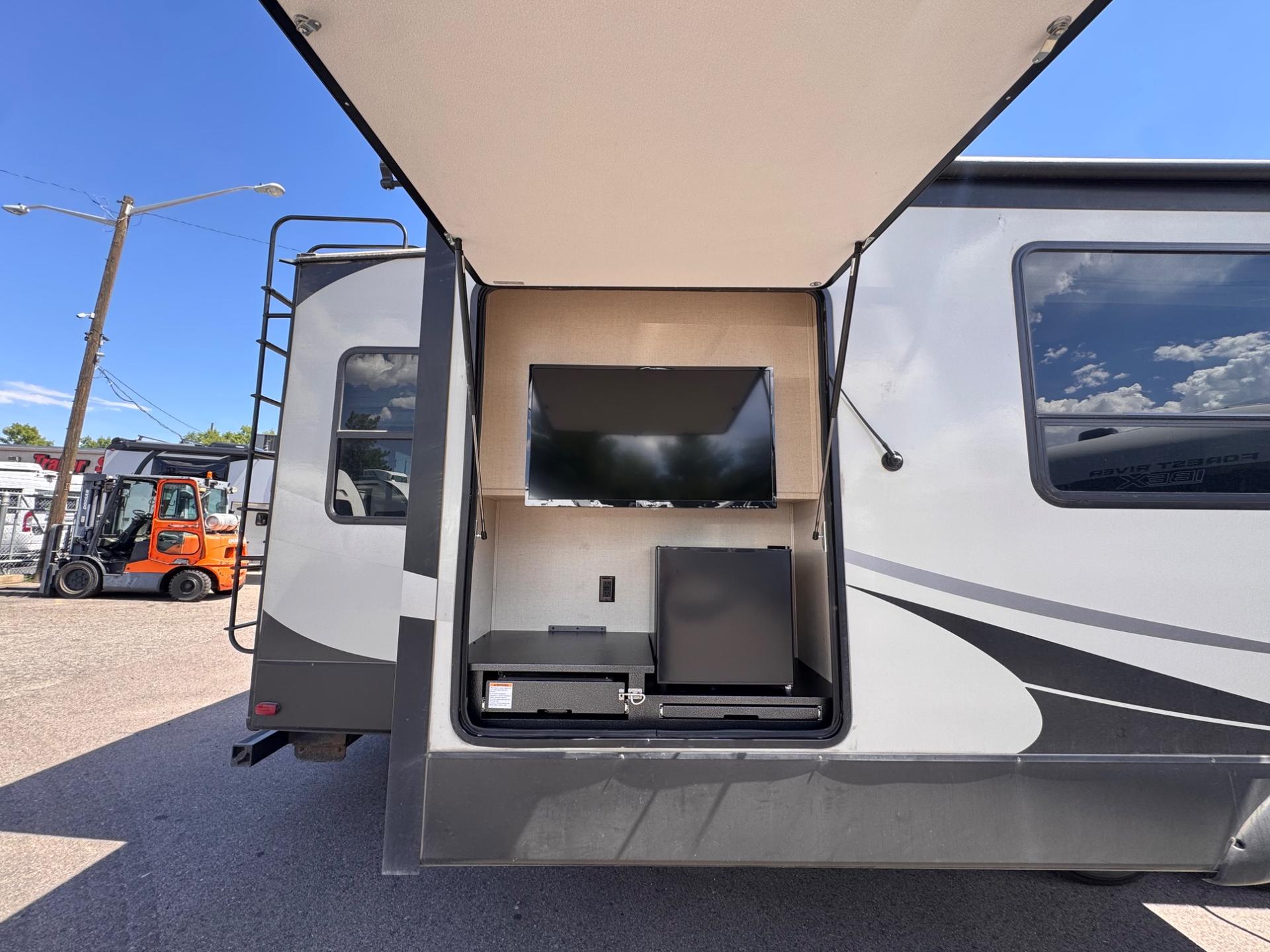2019 Coachmen 2019 Coachmen Chaparral - thumbnail 6