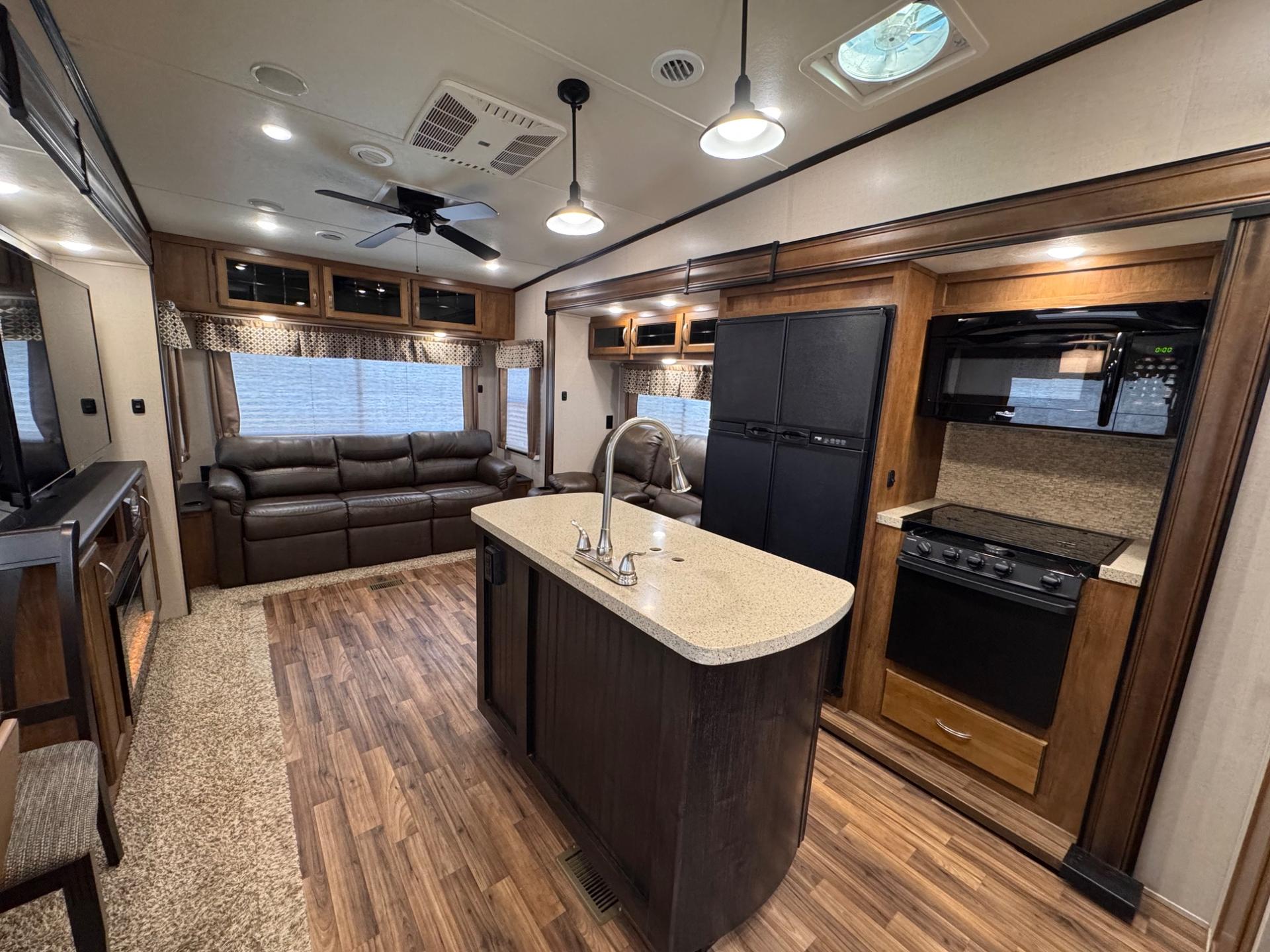 2019 Coachmen 2019 Coachmen Chaparral - thumbnail 9
