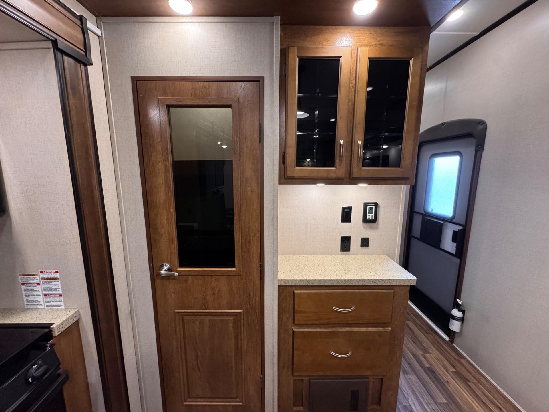 2019 Coachmen 2019 Coachmen Chaparral - thumbnail 11