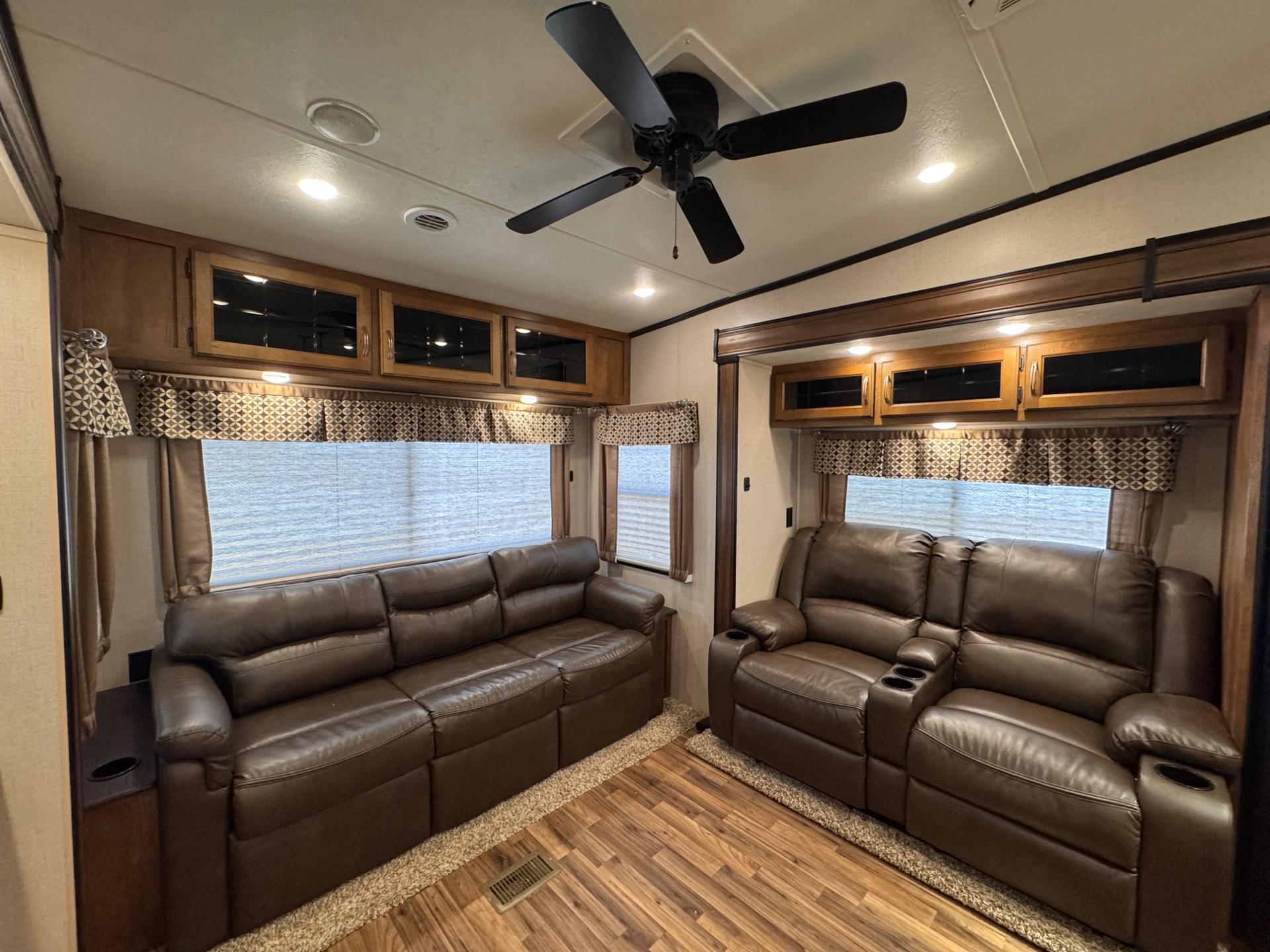 2019 Coachmen 2019 Coachmen Chaparral - thumbnail 20