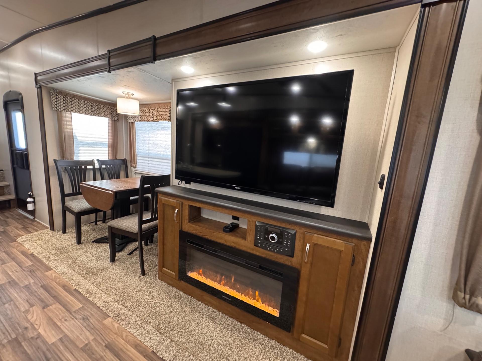 2019 Coachmen 2019 Coachmen Chaparral - thumbnail 21