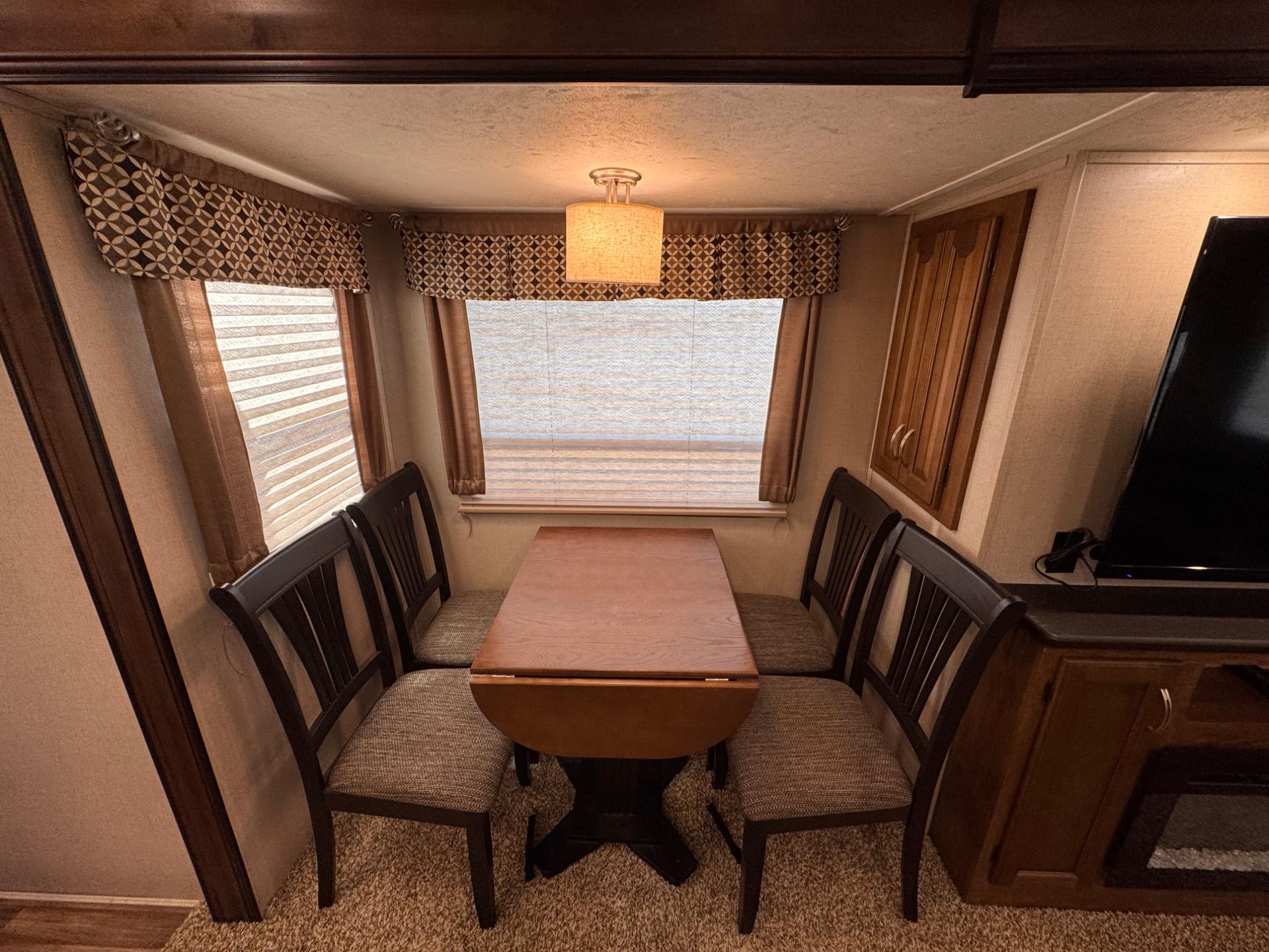 2019 Coachmen 2019 Coachmen Chaparral - thumbnail 22