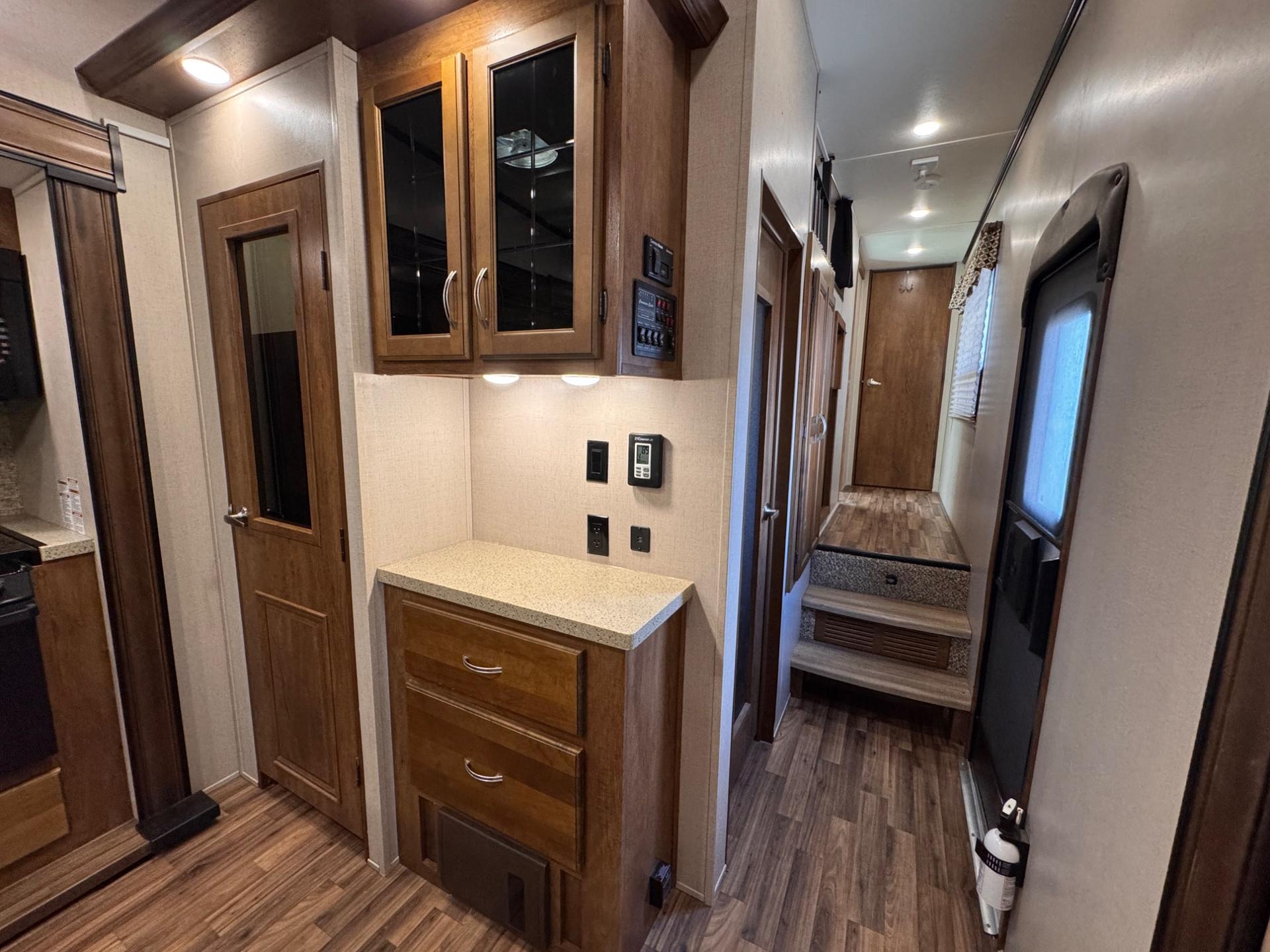 2019 Coachmen 2019 Coachmen Chaparral - thumbnail 23