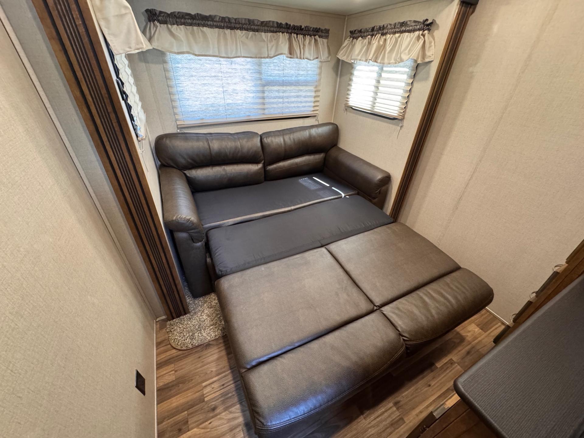 2019 Coachmen 2019 Coachmen Chaparral - thumbnail 24
