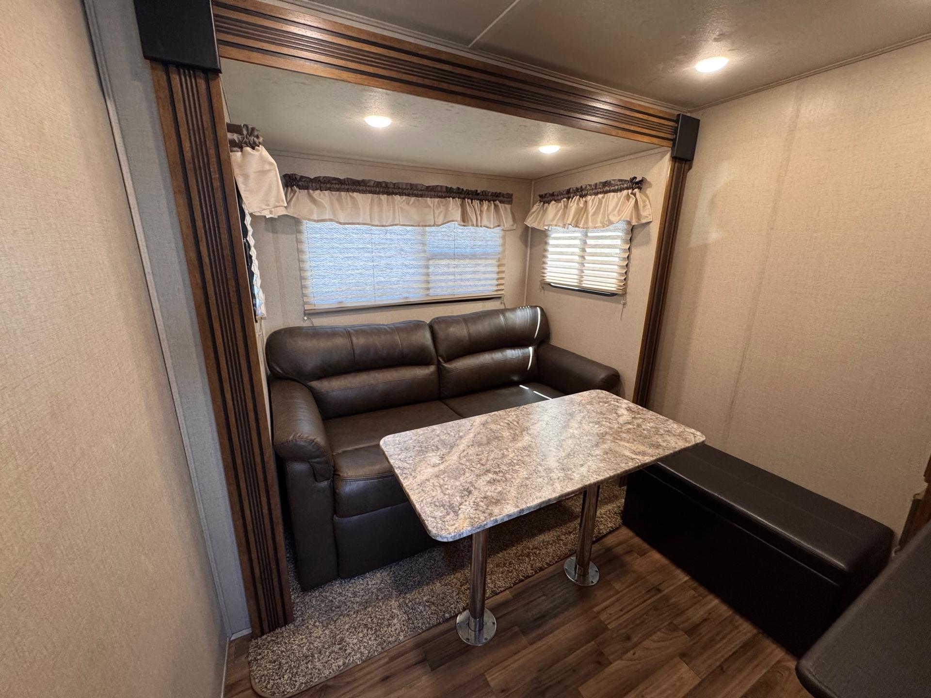 2019 Coachmen 2019 Coachmen Chaparral - thumbnail 25