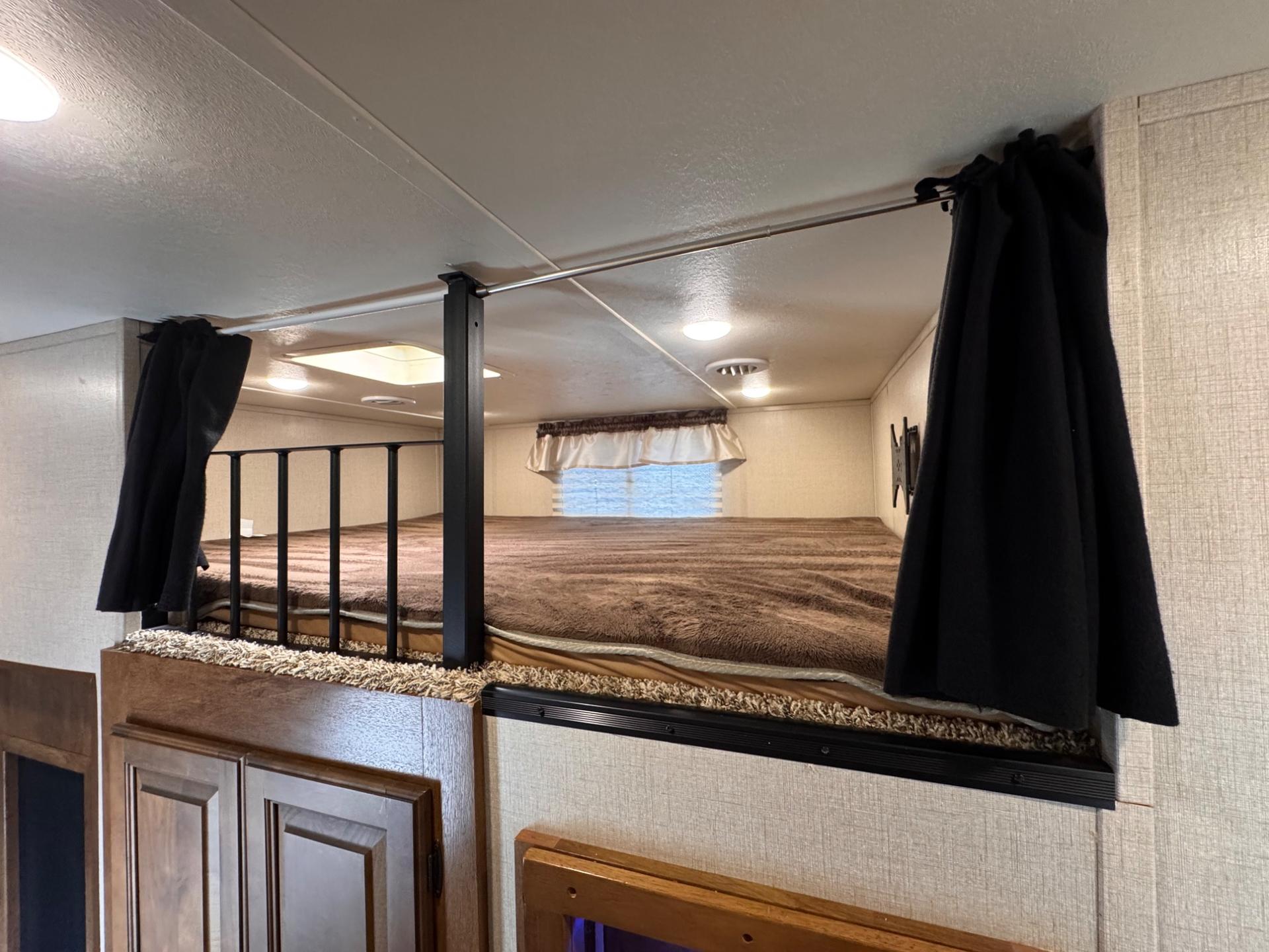2019 Coachmen 2019 Coachmen Chaparral - thumbnail 28