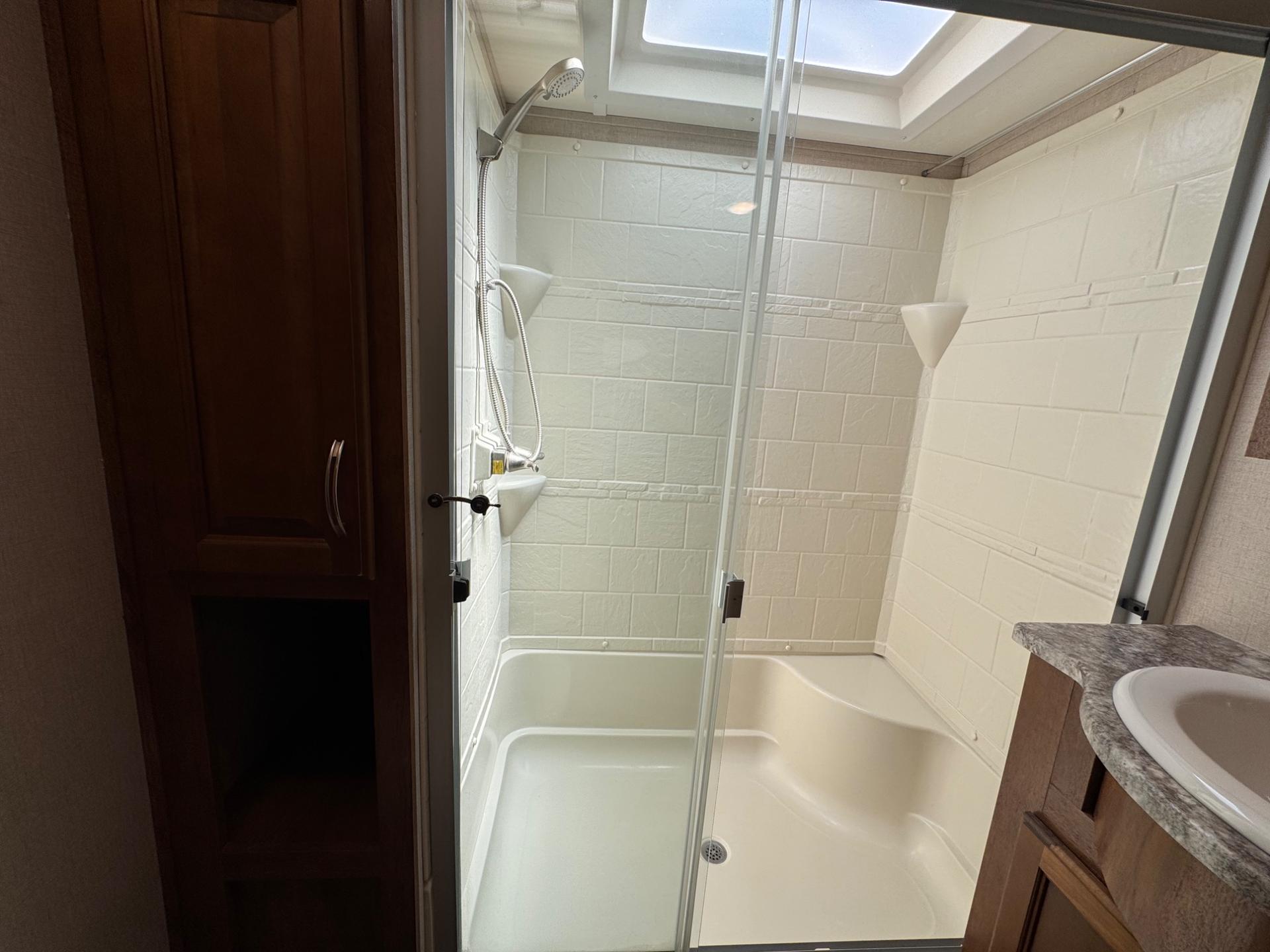 2019 Coachmen 2019 Coachmen Chaparral - thumbnail 30