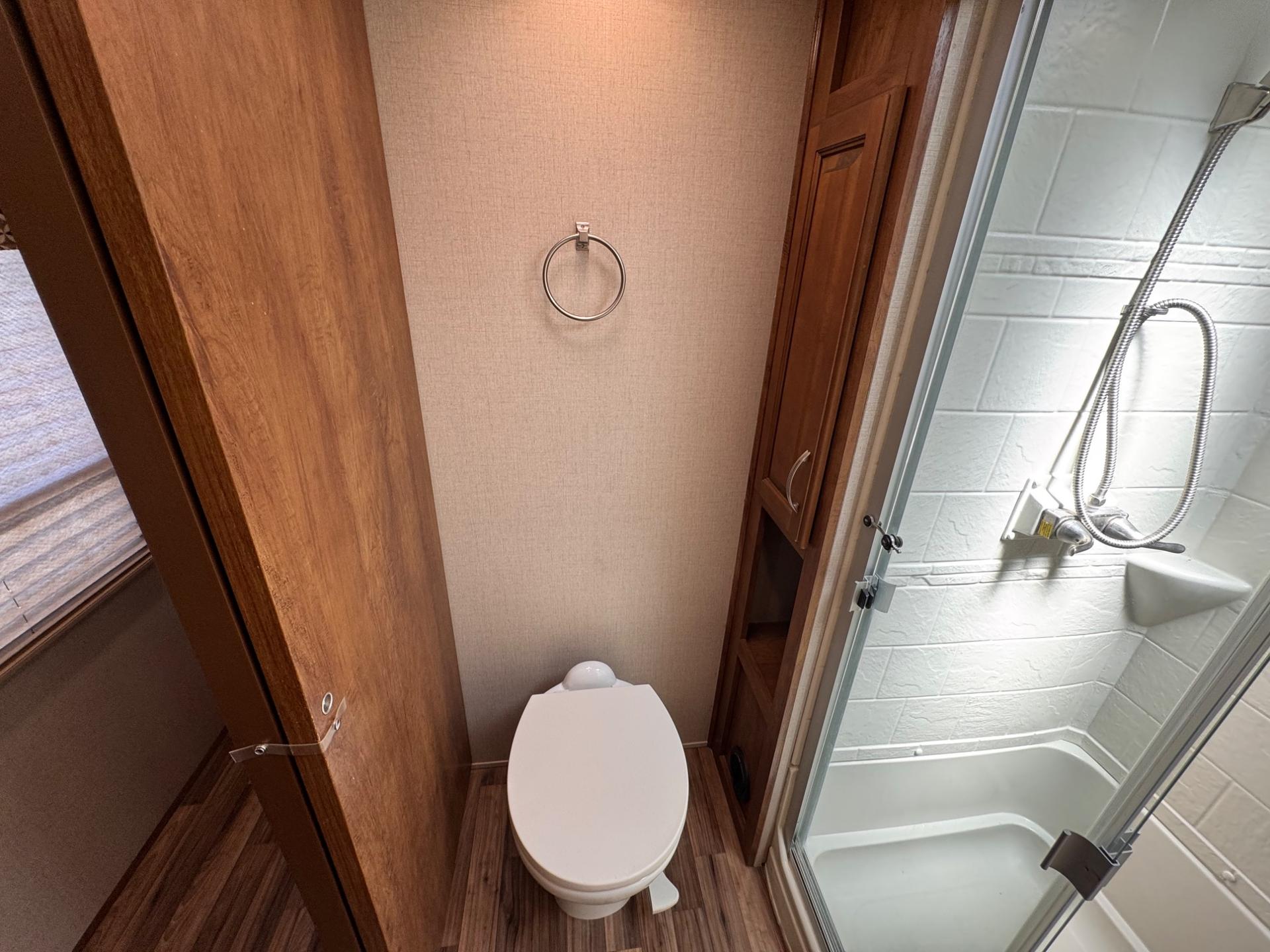 2019 Coachmen 2019 Coachmen Chaparral - thumbnail 32