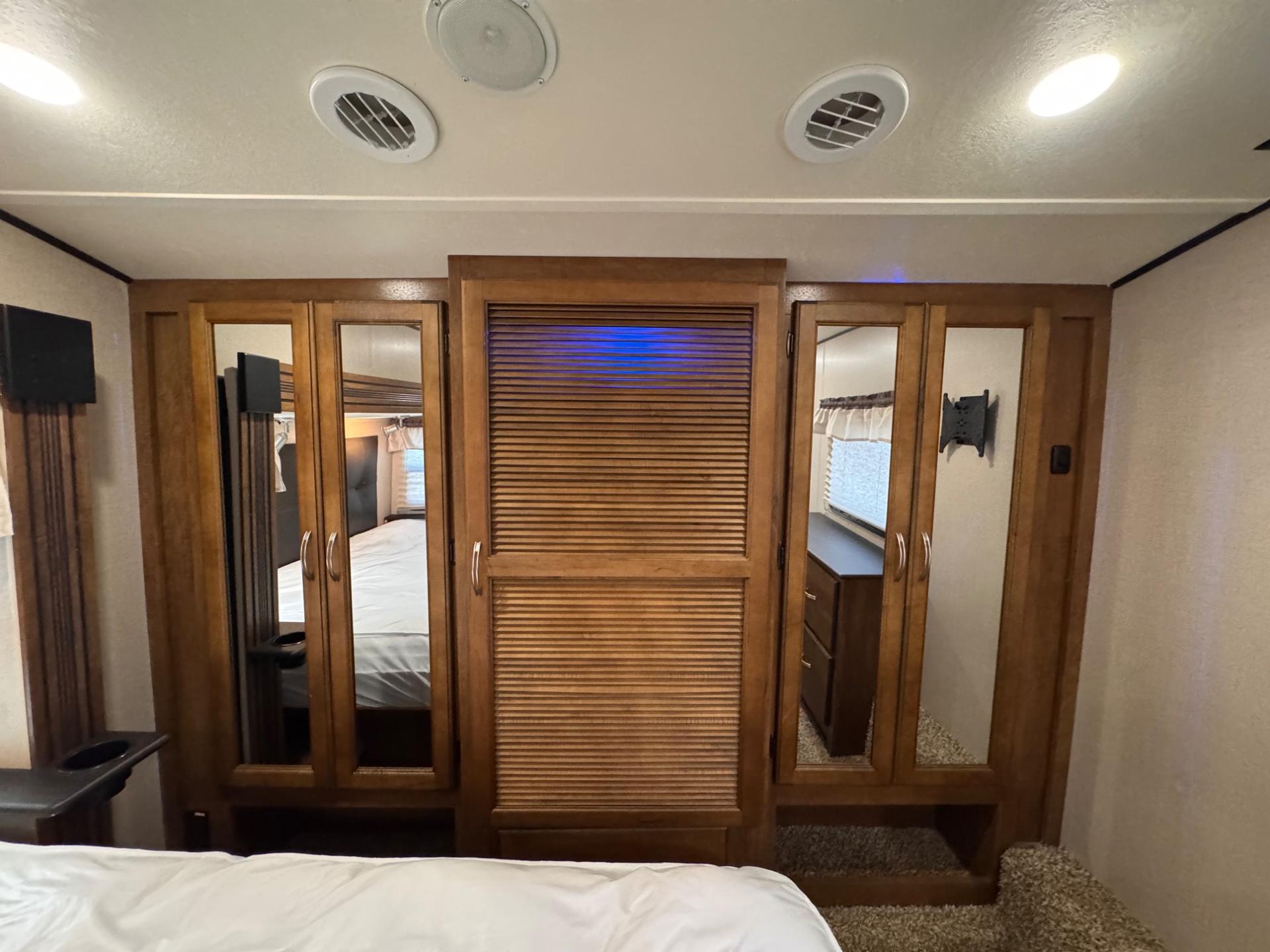 2019 Coachmen 2019 Coachmen Chaparral - thumbnail 34
