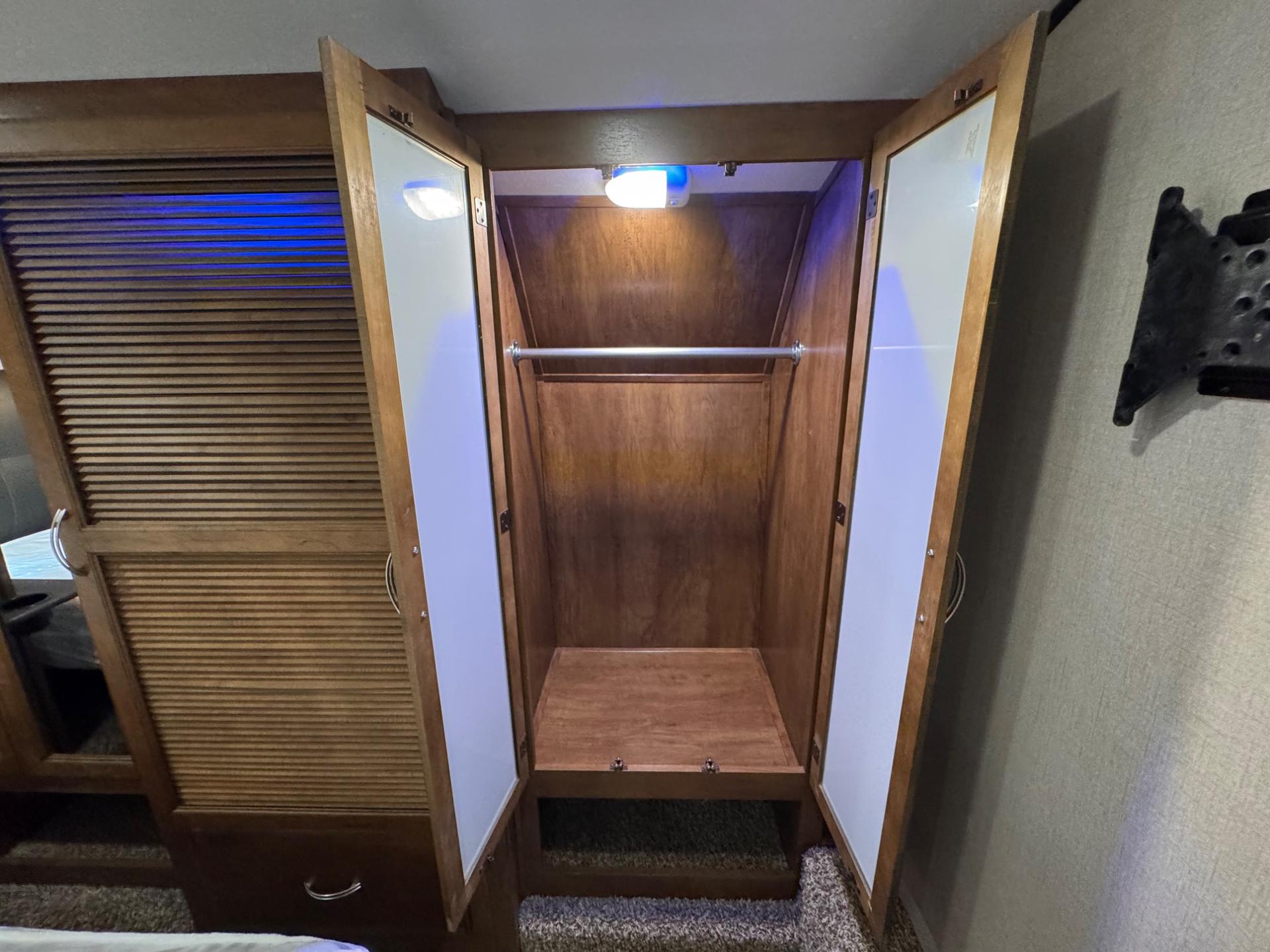 2019 Coachmen 2019 Coachmen Chaparral - thumbnail 35
