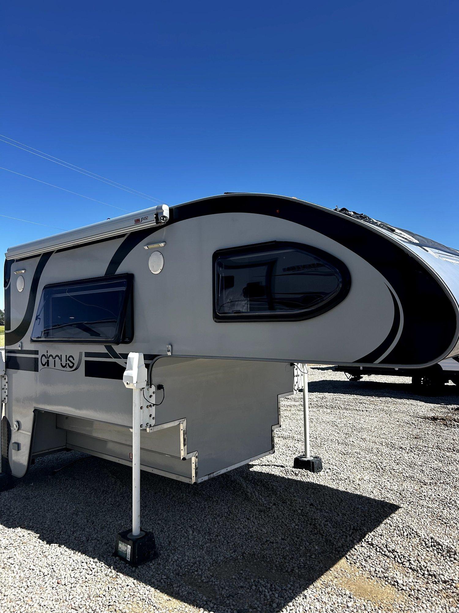 2016 nuCamp 2016 nuCamp Cirrus - image 1