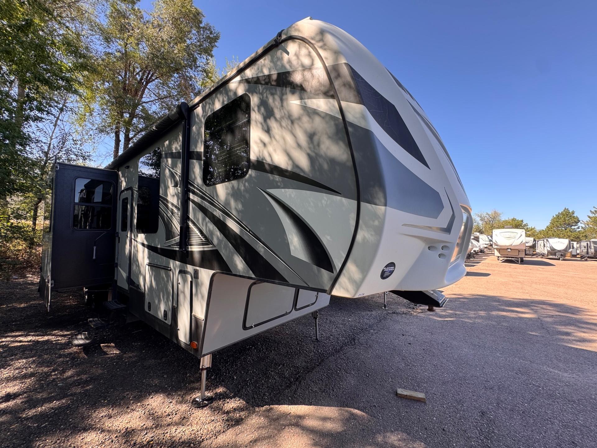 2018 Keystone Fuzion Impact 361
