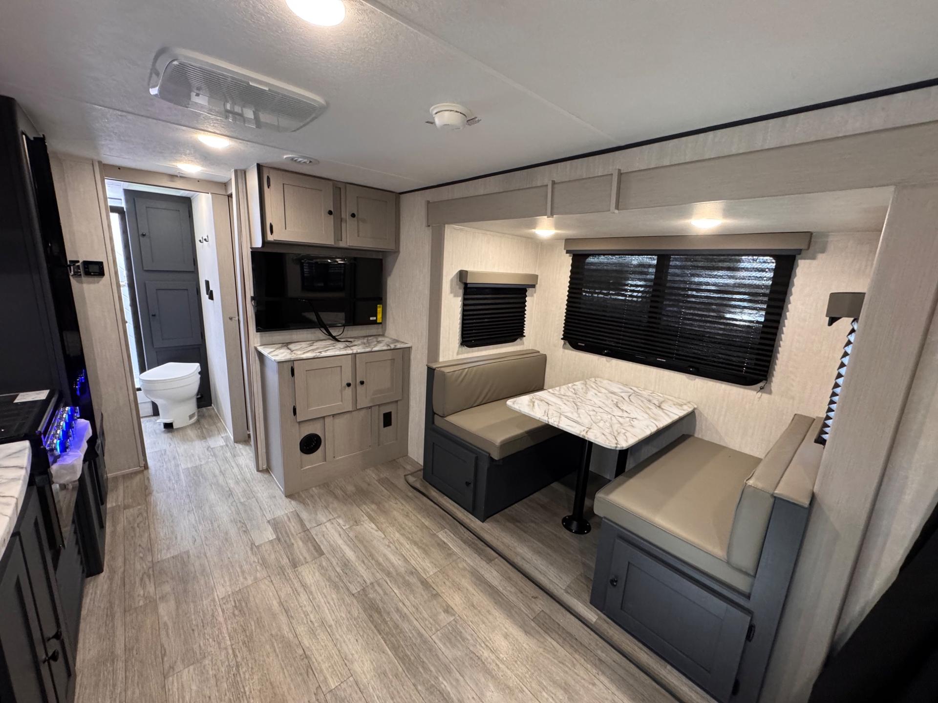2025 Coachmen 2025 Coachmen Apex Ultra-Lite - thumbnail 6