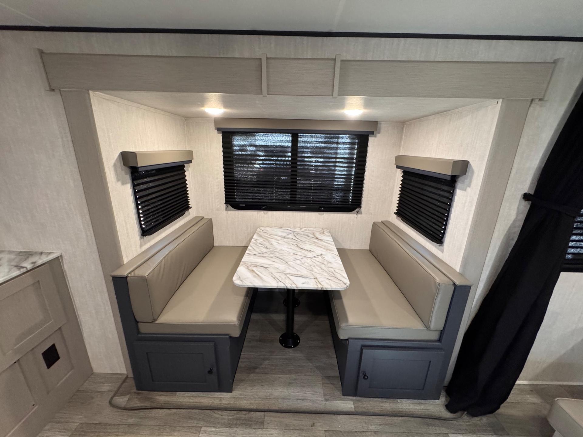 2025 Coachmen 2025 Coachmen Apex Ultra-Lite - thumbnail 7