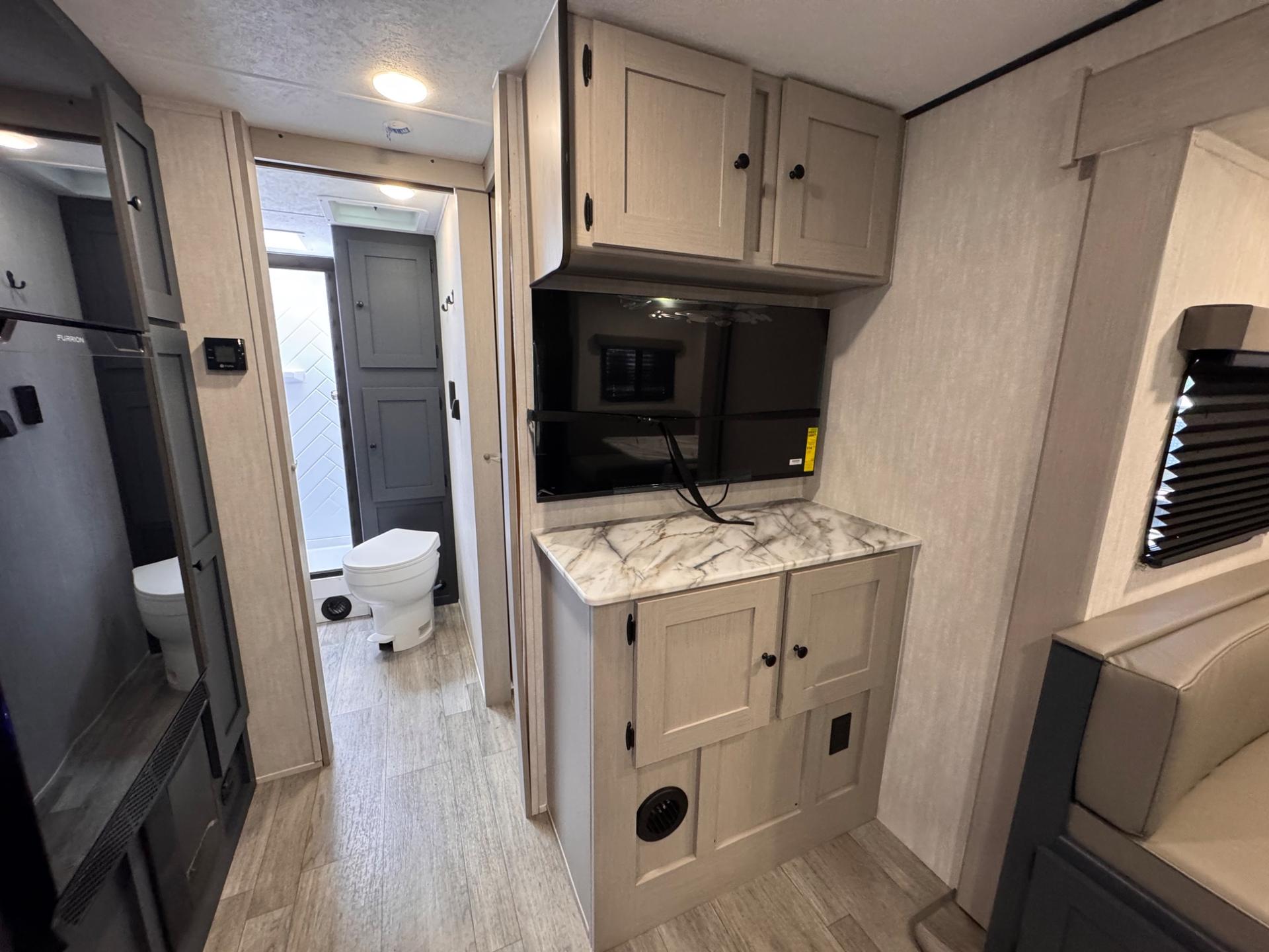 2025 Coachmen 2025 Coachmen Apex Ultra-Lite - thumbnail 8