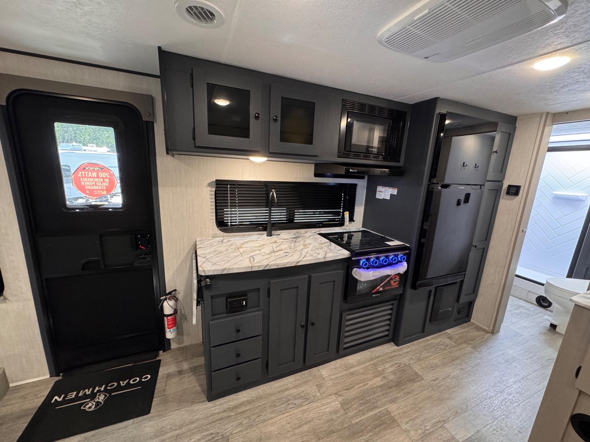 2025 Coachmen 2025 Coachmen Apex Ultra-Lite - thumbnail 9