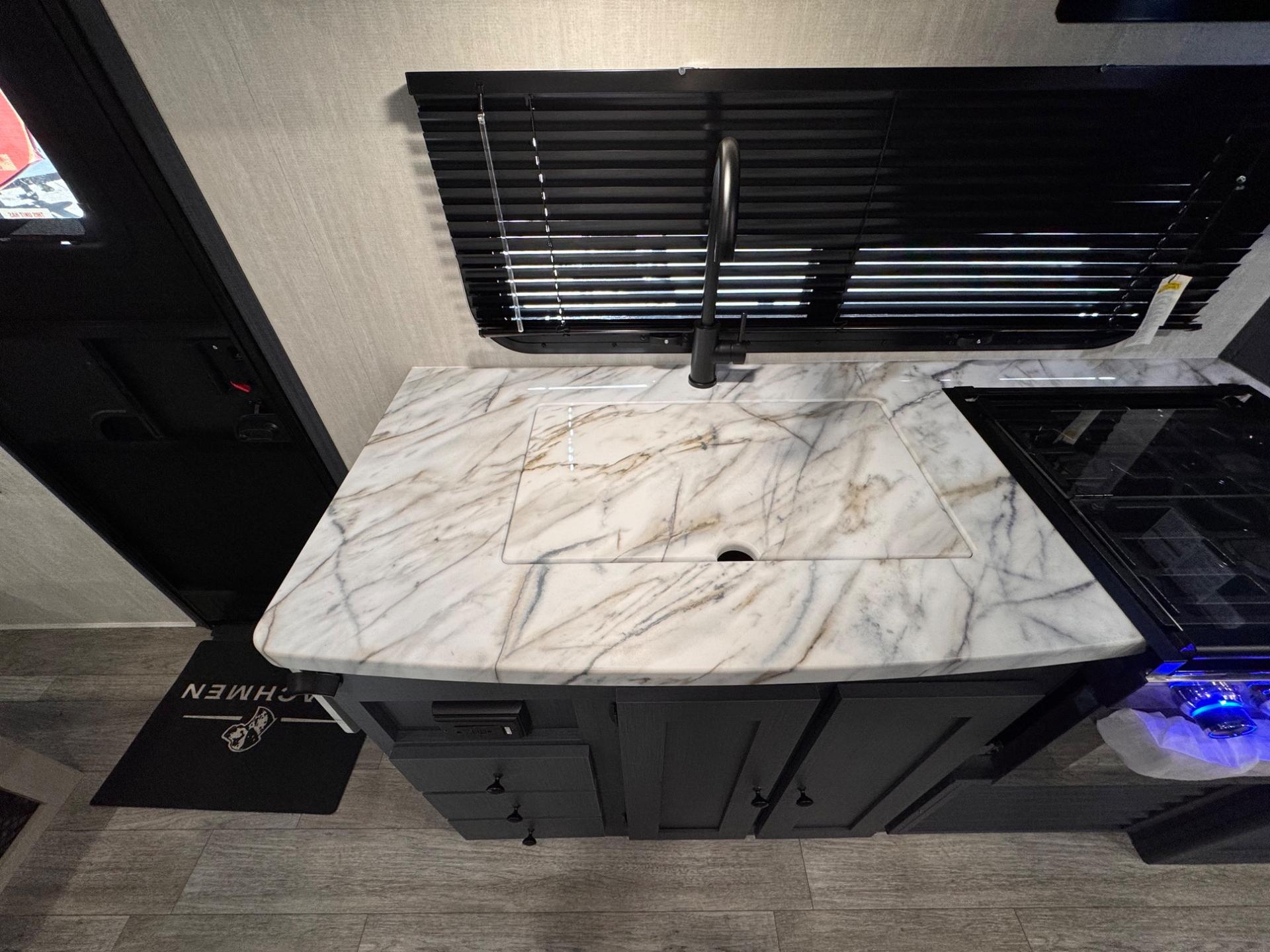 2025 Coachmen 2025 Coachmen Apex Ultra-Lite - thumbnail 15