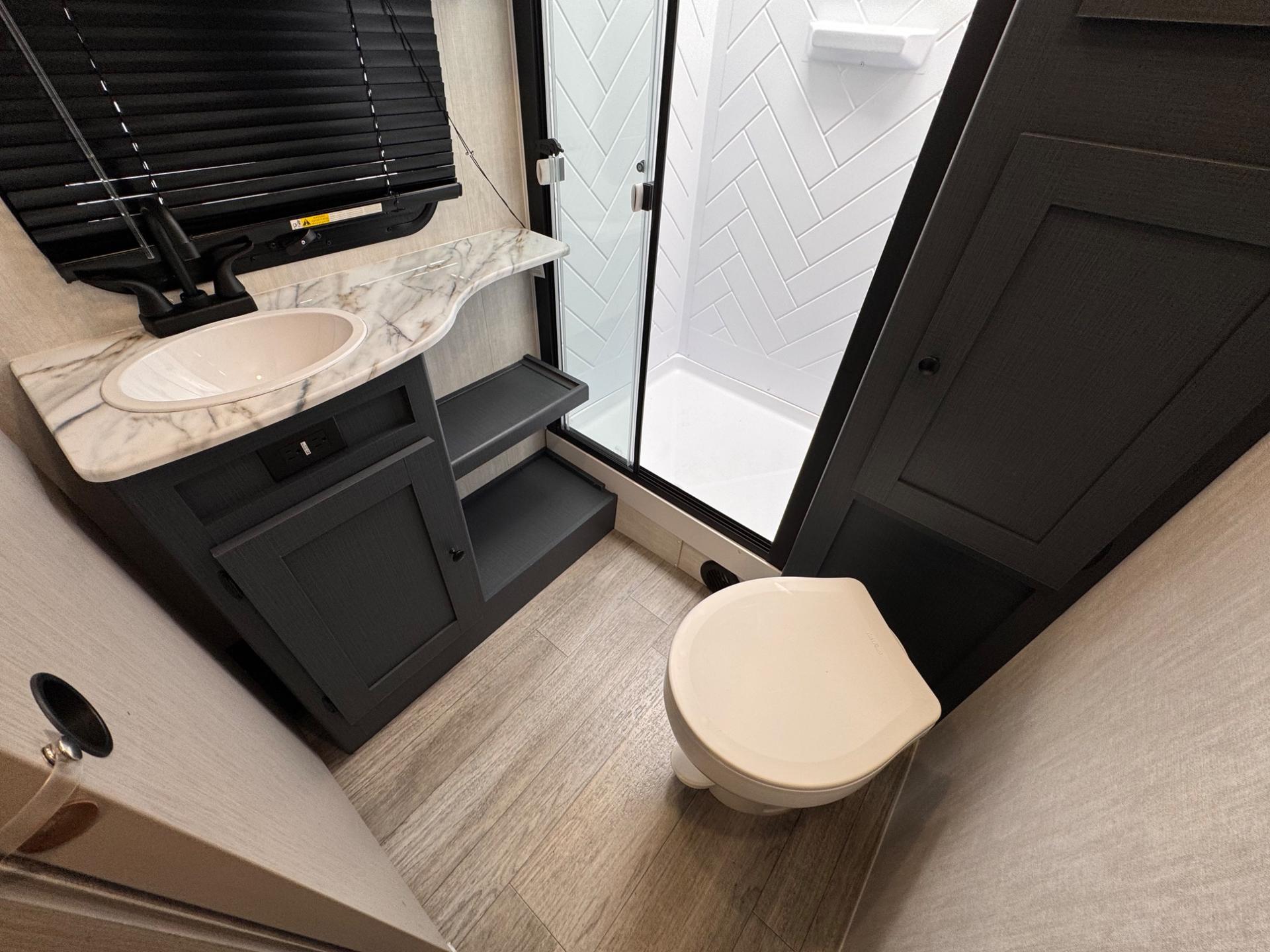 2025 Coachmen 2025 Coachmen Apex Ultra-Lite - thumbnail 17