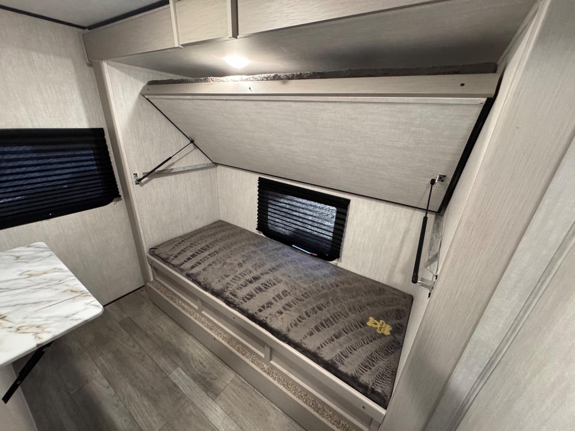 2025 Coachmen 2025 Coachmen Apex Ultra-Lite - thumbnail 21