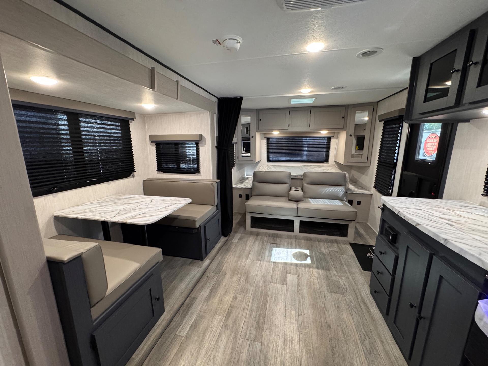 2025 Coachmen 2025 Coachmen Apex Ultra-Lite - thumbnail 23