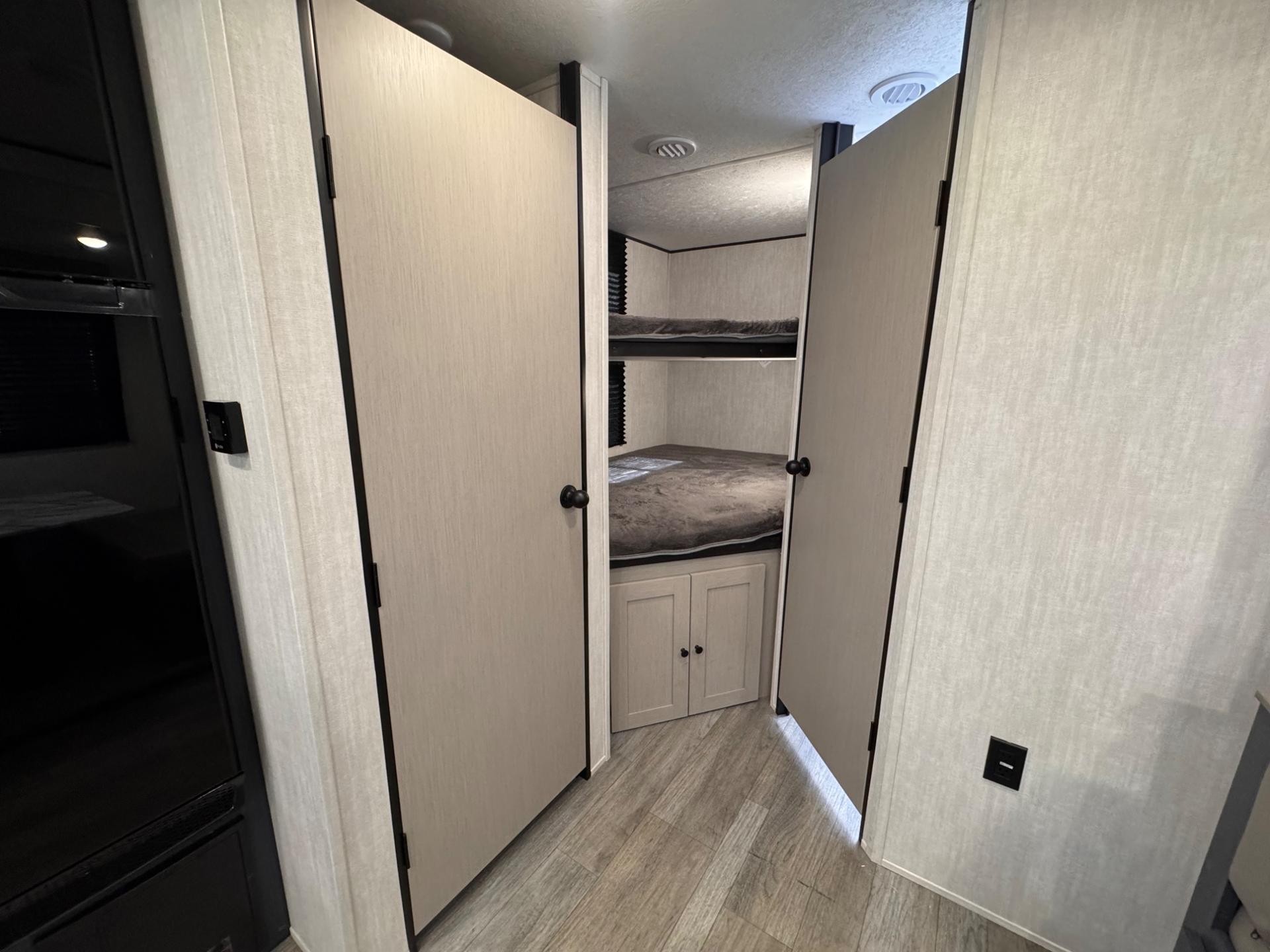 2025 Coachmen 2025 Coachmen Apex X Series - thumbnail 20