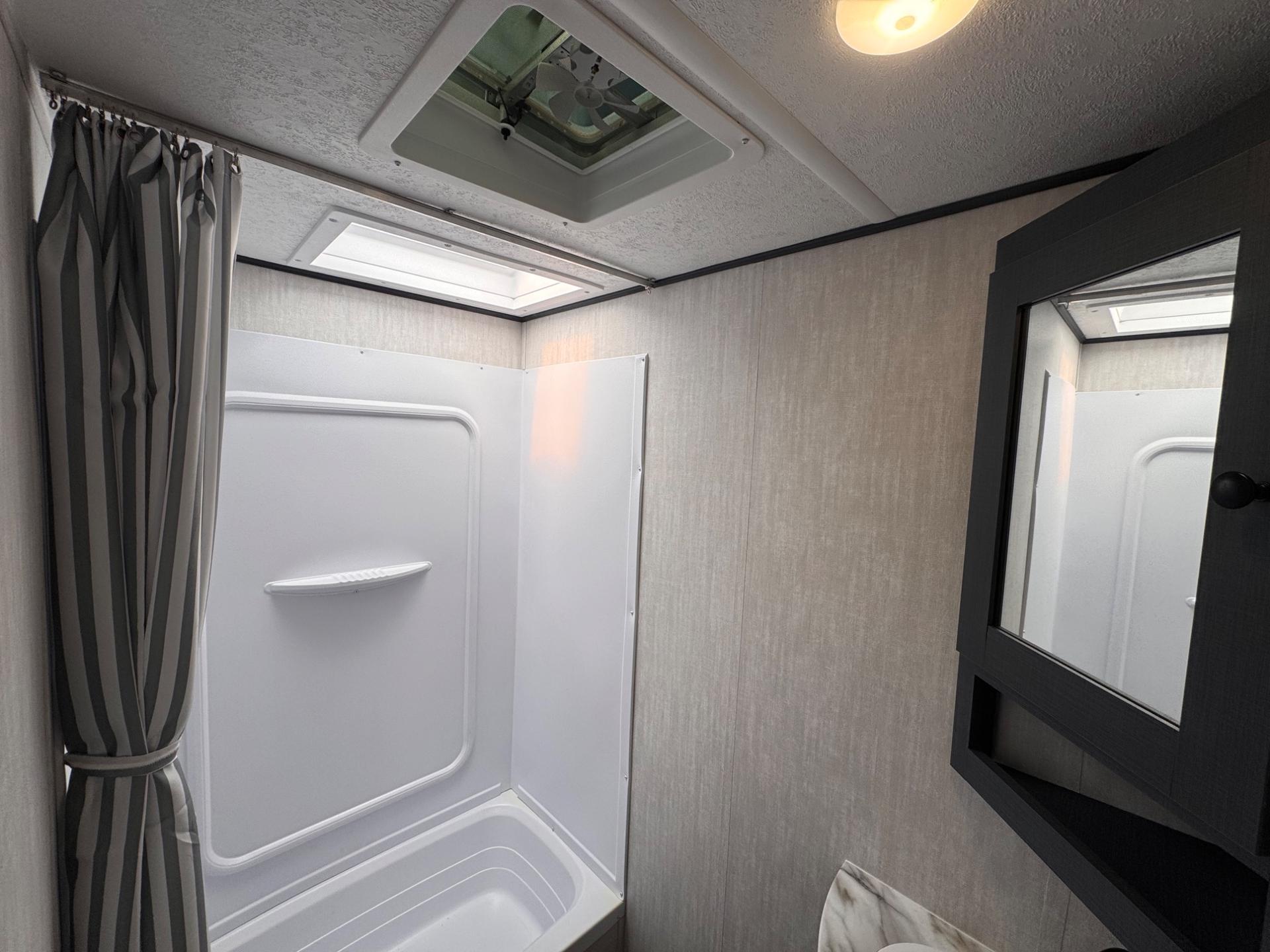 2025 Coachmen 2025 Coachmen Apex X Series - thumbnail 27