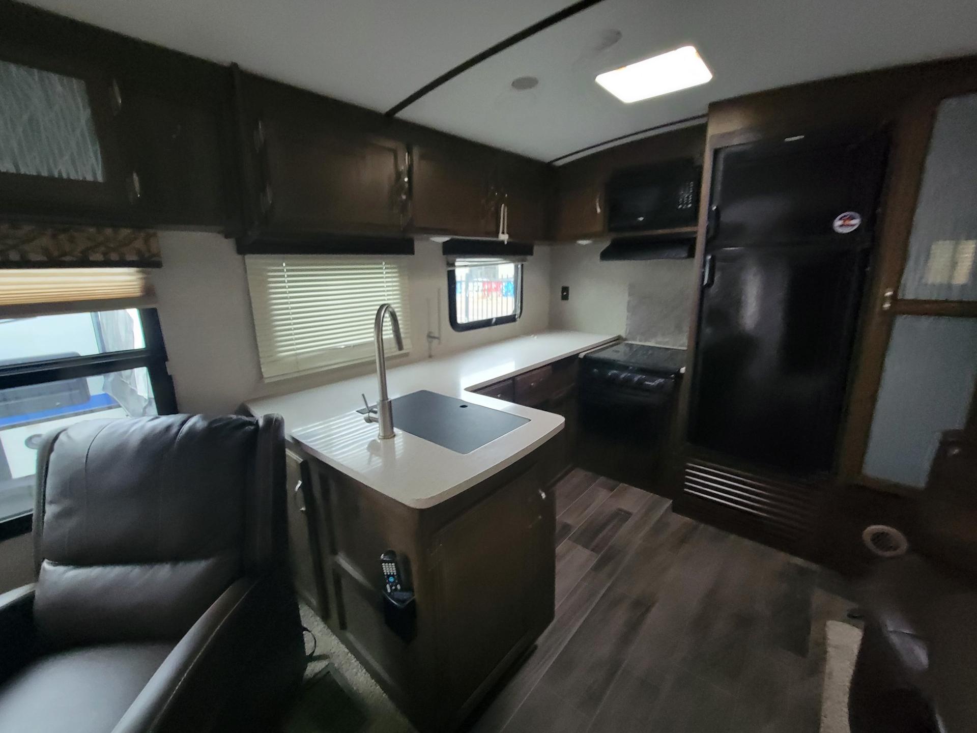 2018 Keystone 2018 Keystone Premier - thumbnail 18