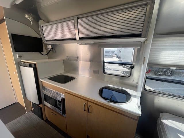 2015 Airstream 2015 Airstream Bambi - thumbnail 8