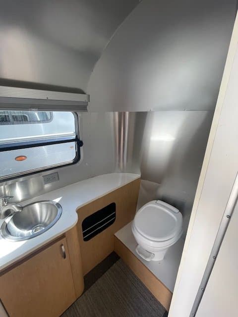 2015 Airstream 2015 Airstream Bambi - thumbnail 10