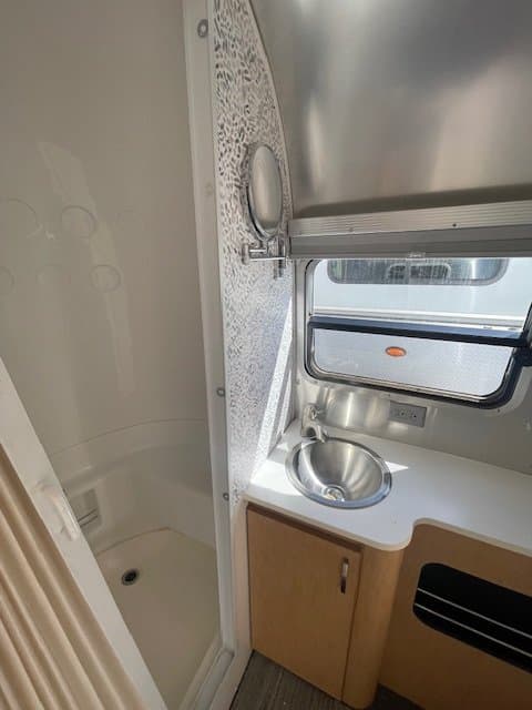 2015 Airstream 2015 Airstream Bambi - thumbnail 11