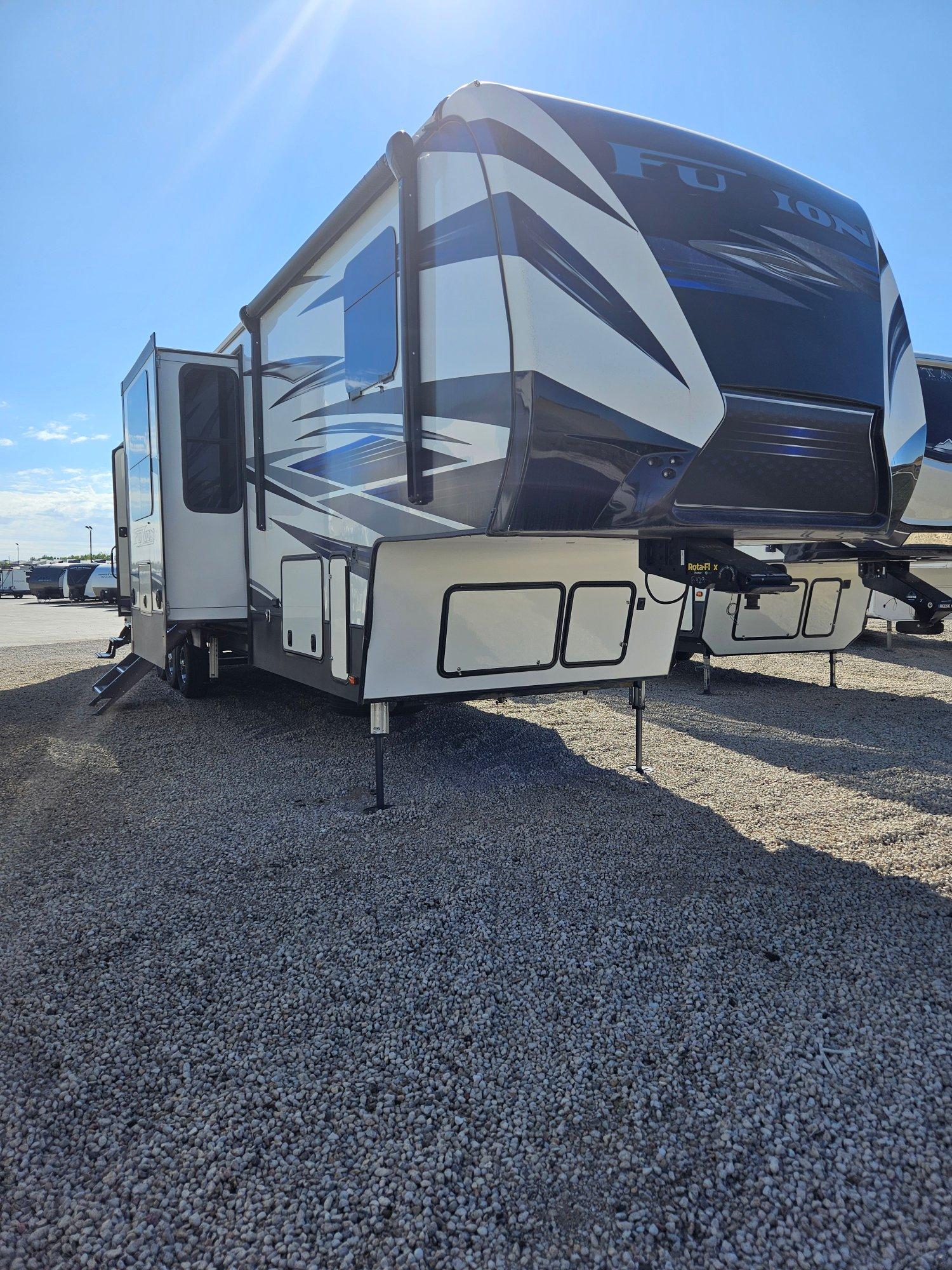2020 Keystone Fuzion 429