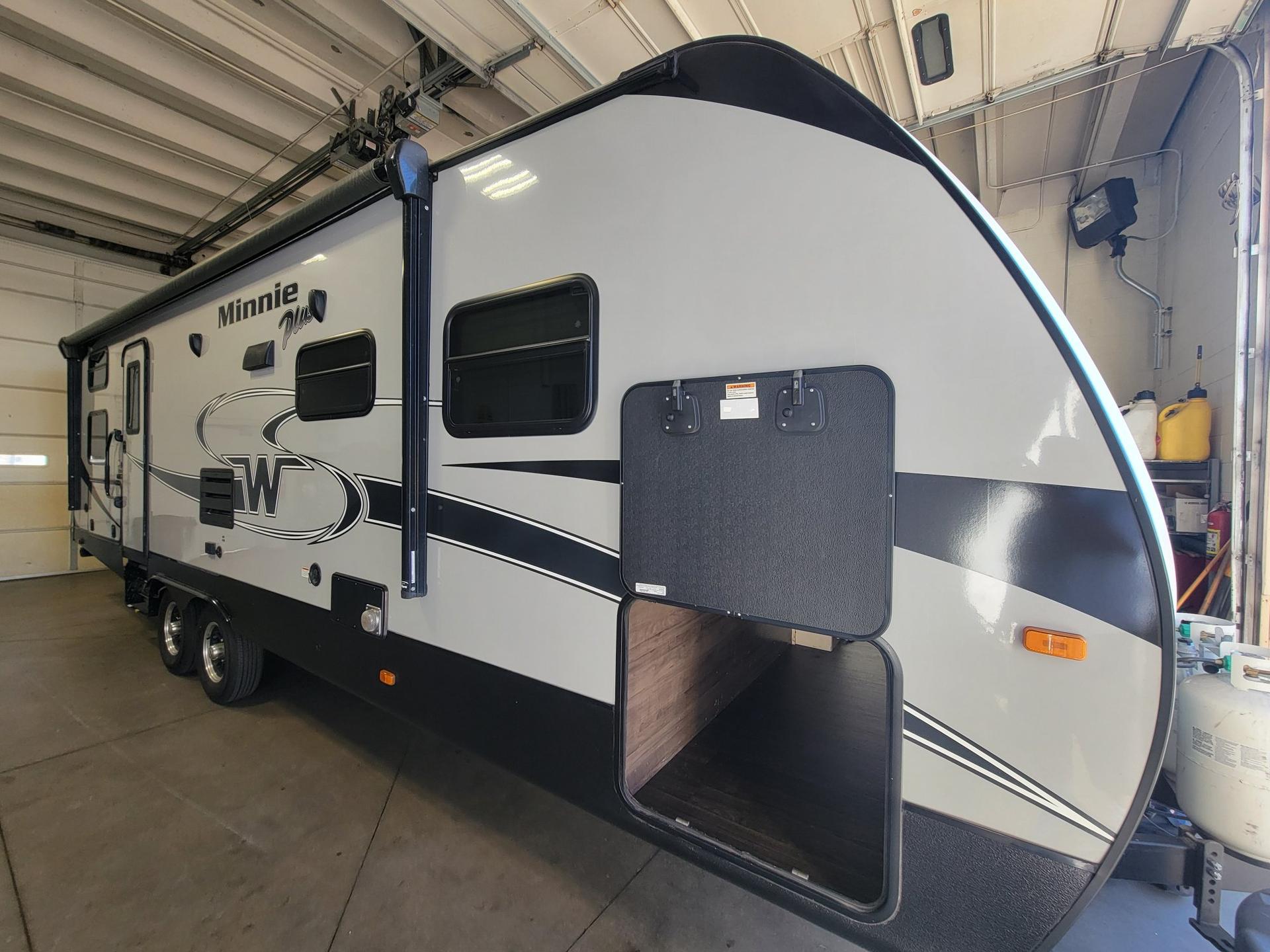 2019 Winnebago  Minnie Plus 27BHSS
