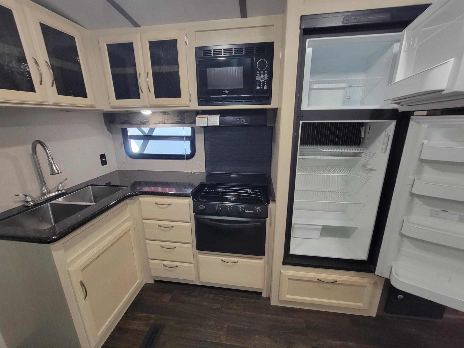 2019 Winnebago  2019 Winnebago  Minnie Plus - thumbnail 24