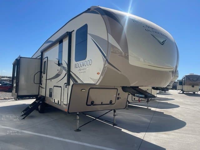 2019 Forest River 2019 Forest River Rockwood Signature Ultra Lite - image 1